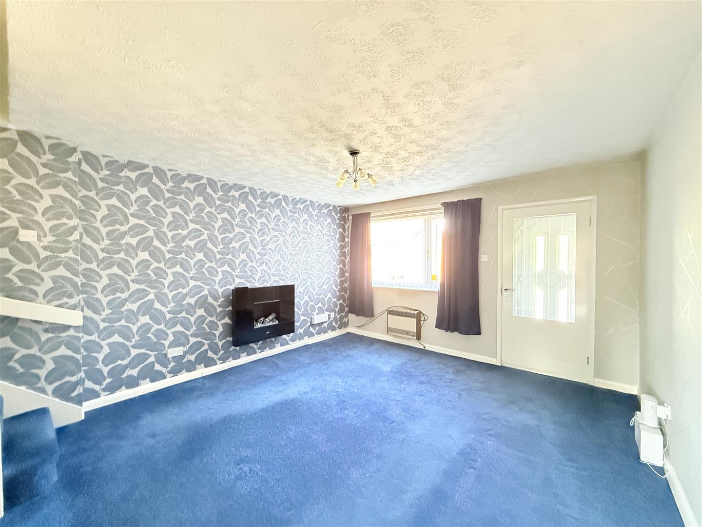 2 bed house - mews in Lyndhurst View, Dukinfield – photo 3